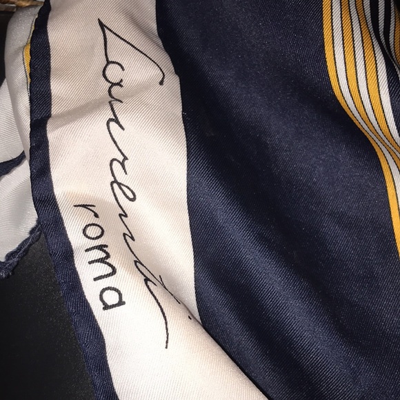 Giant Plaid Scarf - Picture 4 of 5